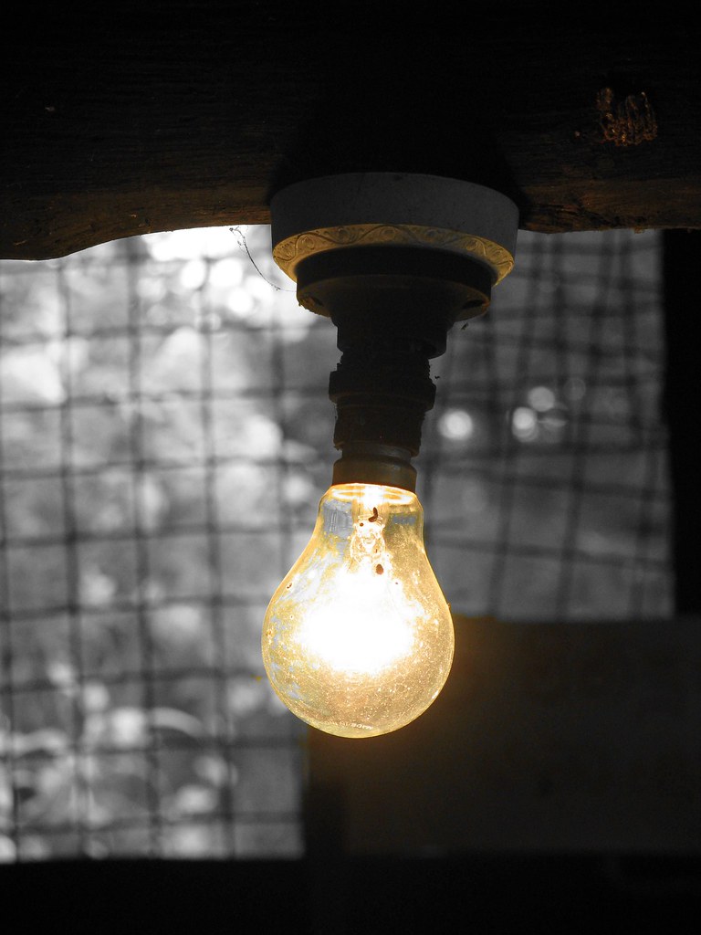 Smart Bulbs vs Traditional Lighting: Which One Should You Ch